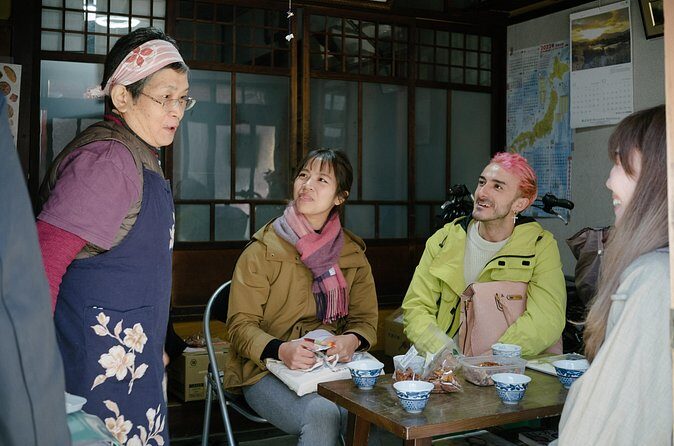 3 Hour Vegan Walking Tour with Lunch - Stop 1 at Shinsen-en: four shop tastings plus Kyoto crafts