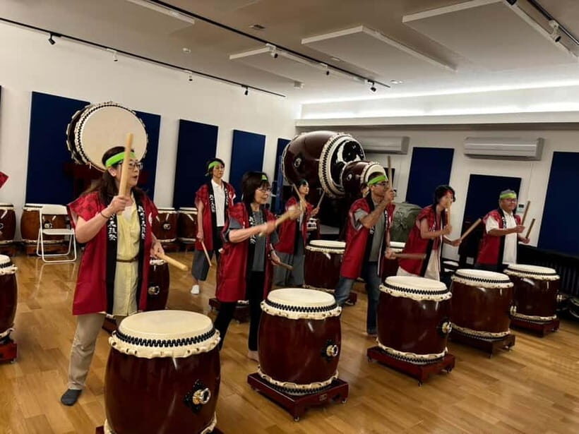 From Kyoto: Japanese Drum Taiko Workshop in Osaka - The costume photo moment: Happi and Hachimaki as a real souvenir