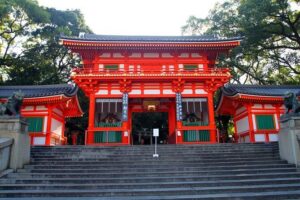 Gion Night Walking Tour - Stop 1: Miyagawacho Kaburenjo and the geisha quarters vibe