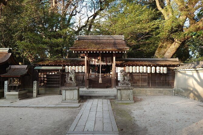KIYOTO’s Kyoto Private E-Cycling Tour: Highlights & Hidden Gems - Higashiyama Essentials: Yasaka Pagoda, Gion Streets, and the Shirakawa River