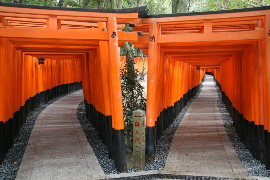 Kyoto: Fushimi Inari, Kinkakuji, Bamboo Grove 1 Day Bus Tour - Kiyomizudera in the morning: terraces, views, and a World Heritage feel