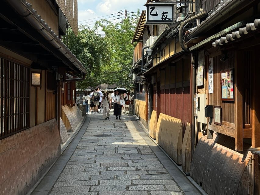 Kyoto: Gion Geisha District & Yasaka Shrine Walking Tour - Practical notes that will help you enjoy it more