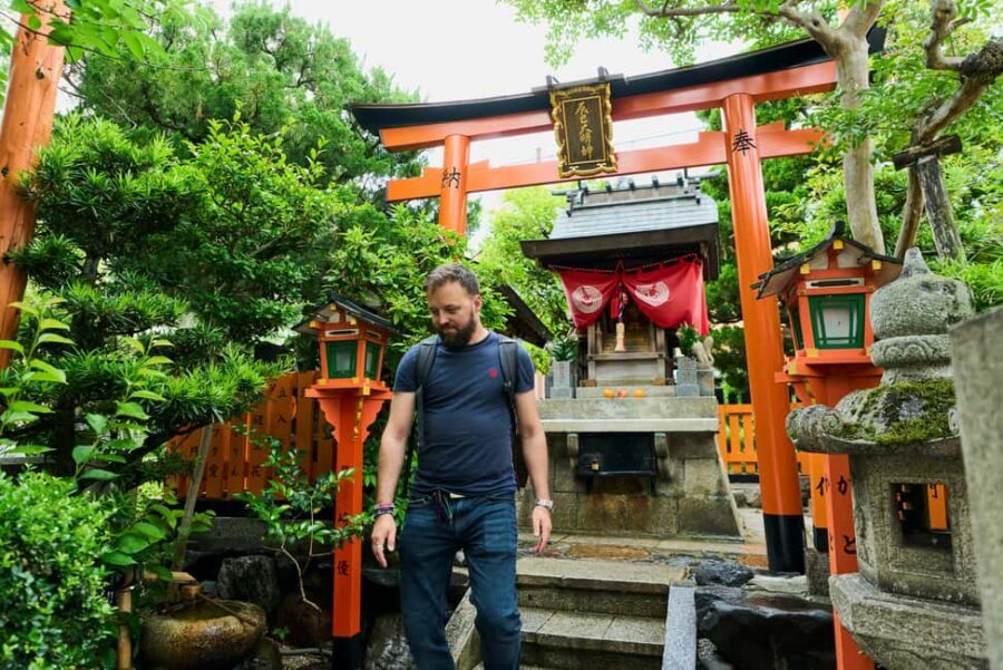 Kyoto: Gion Hidden Gems & Geisha Culture Tour - Ninenzaka and Hōkan-ji: old stone steps, real temple rules