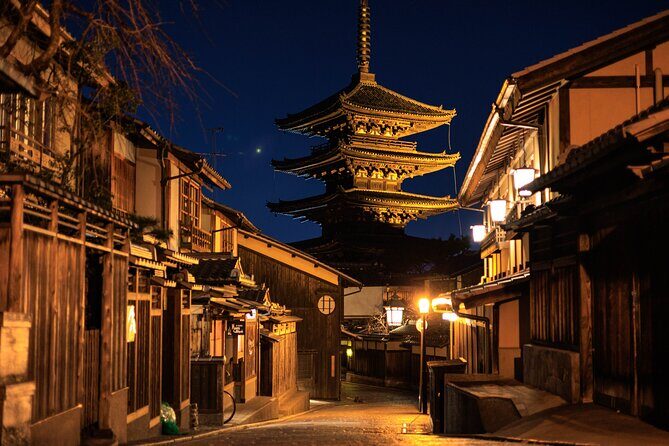 Kyoto Gion Night Tour: Discover Geisha District and Hidden Gems - Stop 2: Gion, the District Everyone Talks About