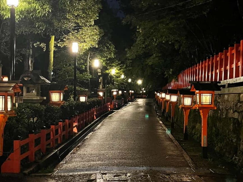 Kyoto: Gion Night Tour Stories of Geisha and Maiko - Photo stop and Gion Corner: moments to look longer, not rush