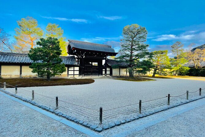 Kyoto Highlights Private Car Day Tour with English Speaking Guide - Gion: old streets, wooden houses, and a chance to spot maiko