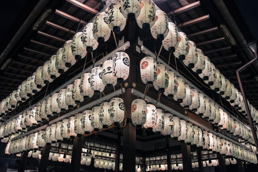 Kyoto: Kiyomizudera, Higashiyama and Yasaka Discovery Tour - Yasaka Shrine and Maruyama Park: Shinto Context You Can Actually Use