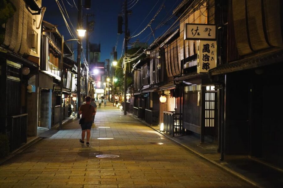 Kyoto: Maiko Dinner in Traditional Restaurant and Tour - Where you meet in Kyoto (and the vibe you’ll feel right away)