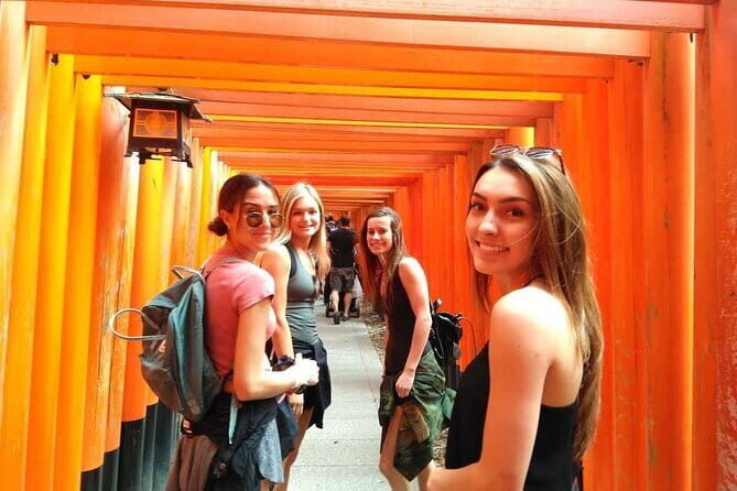 Kyoto Night Walking Guided Tour at Fushimi Inari Shrine - Fushimi Inari at Night: The Power of Less Noise