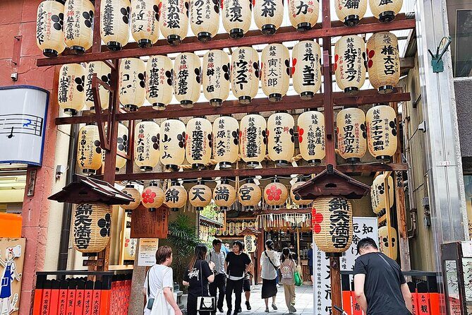 Kyoto Nishiki Market & Depachika: 2-hours Food Tour with a Local - Apple Kyoto to Kawaramachi: getting to the start without stress