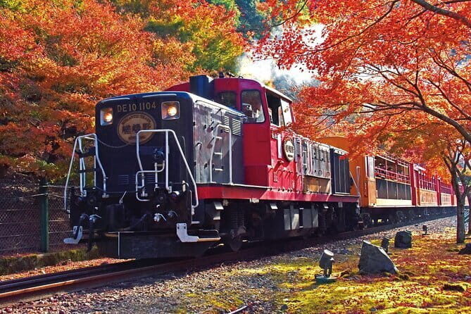 Kyoto Sagano Romantic Train in Arashiyama Bus Tour - The 7:30am Kyoto Station meeting and how the day unfolds