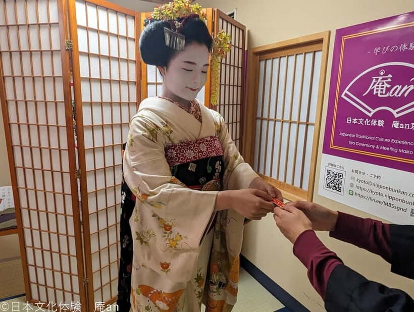 Kyoto: Tea Ceremony with Maiko - Maiko or Geiko, in a relaxed building setting