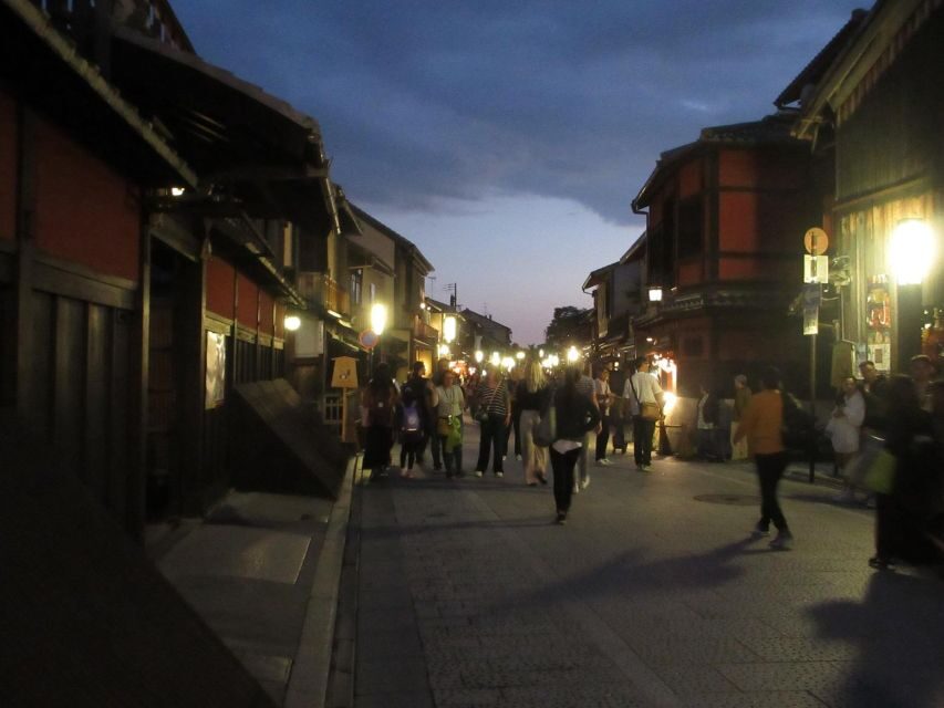 KYOTO: Tempio Kiyomizu Pagode Gion “Geisya” (Guida Italiana) - Gion in a guided pocket: seeing the neighborhood, not just passing it