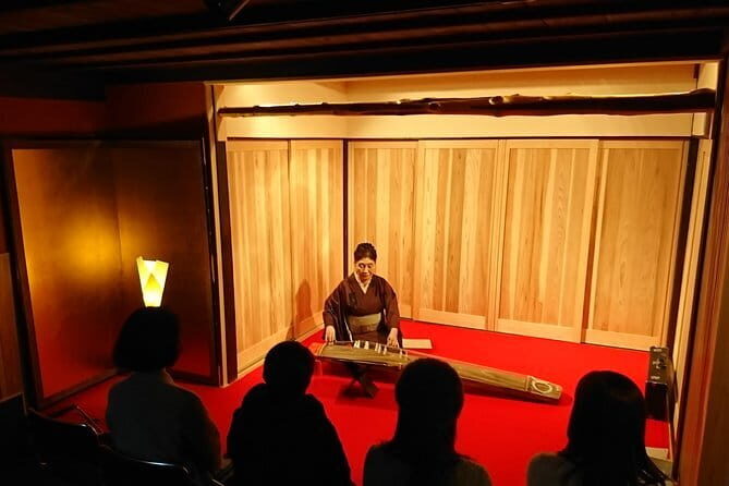 Traditional Japanese Music show & Experience Tour in Kyoto - The final 10 minutes: photos that feel part of the experience